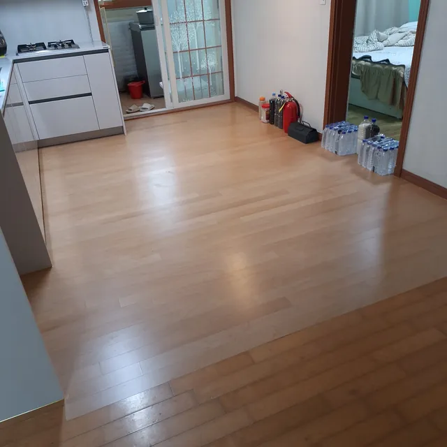주방 마루 까짐·변색 부분 철거 교체 이후