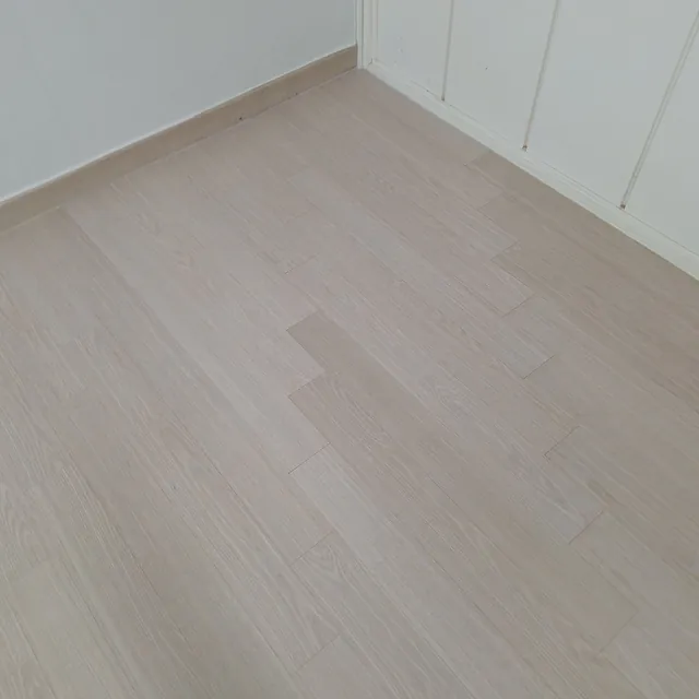 거실 보일러 배관 누수공사 후 강마루 보수 이후